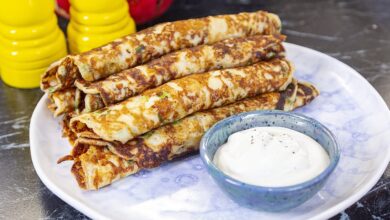 Photo of Съедят за минуту. Ленивые пирожки с курицей или сырные лепешки с мясом